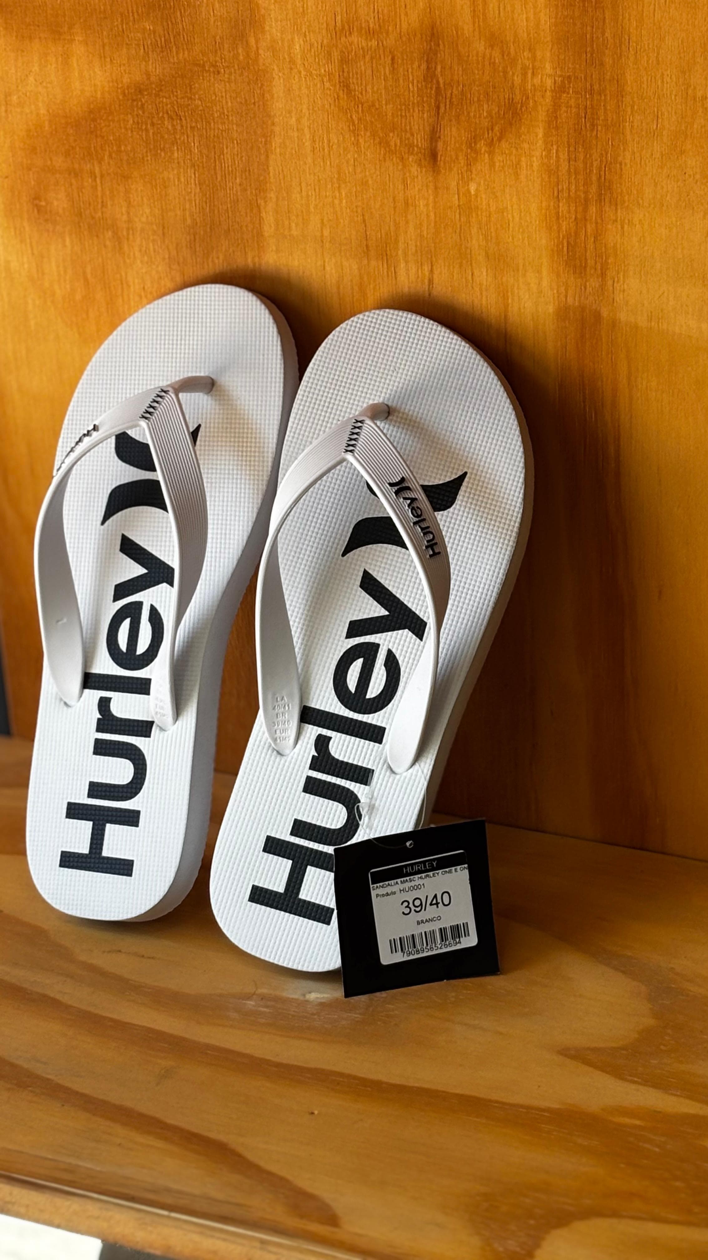 Chinelo Hurley - Script Branco