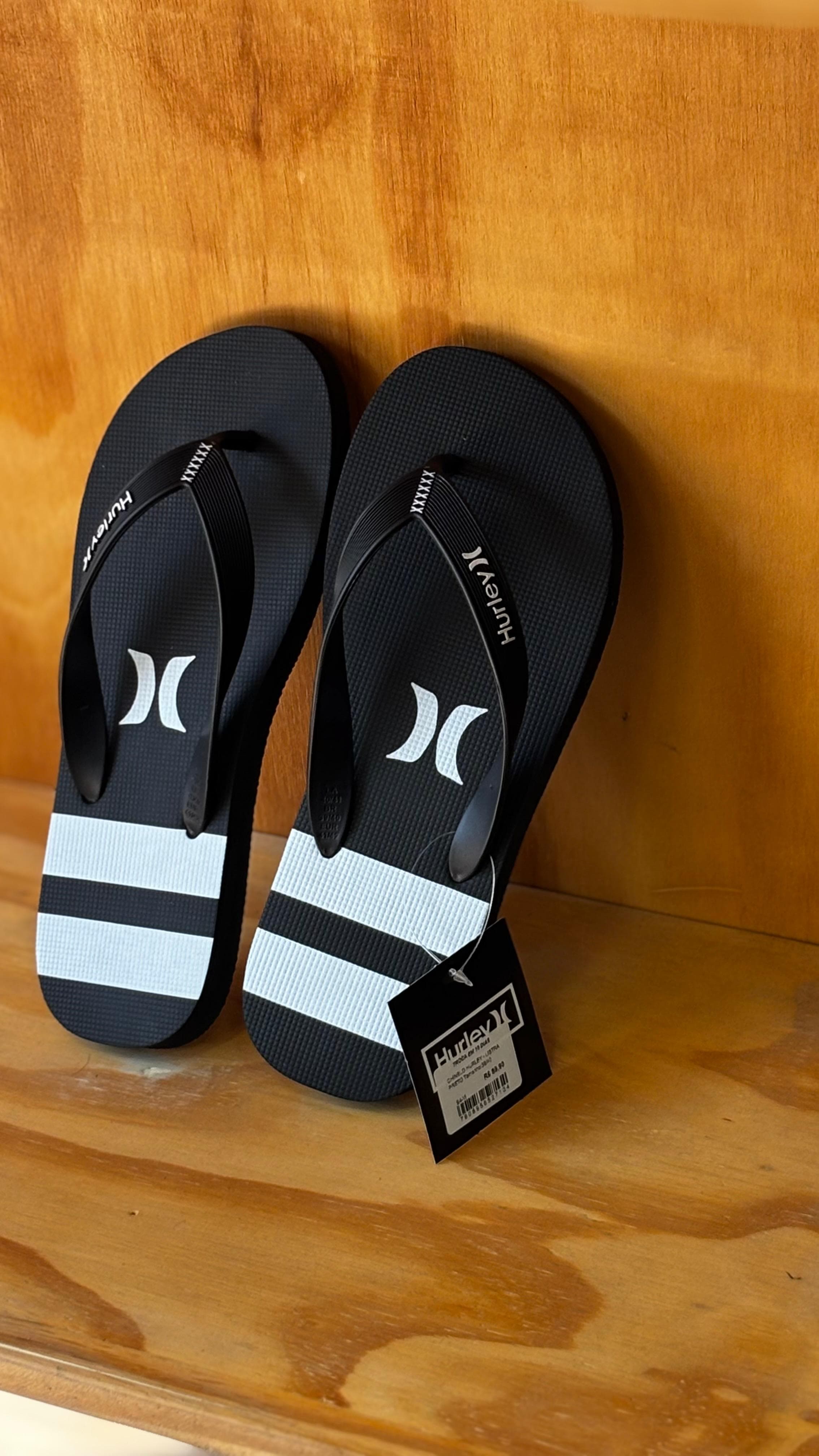 Chinelo Hurley - Listra Preto