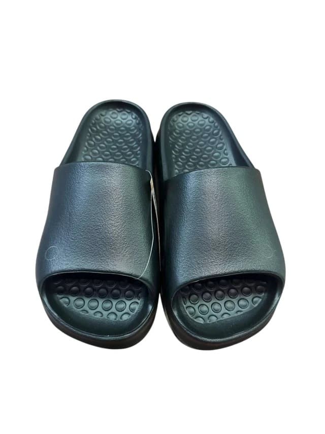 Chinelo Ogochi - Slide Preto
