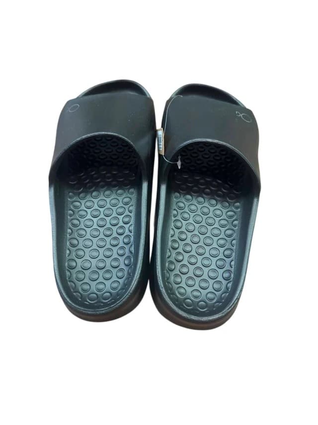 Chinelo Ogochi - Slide Preto